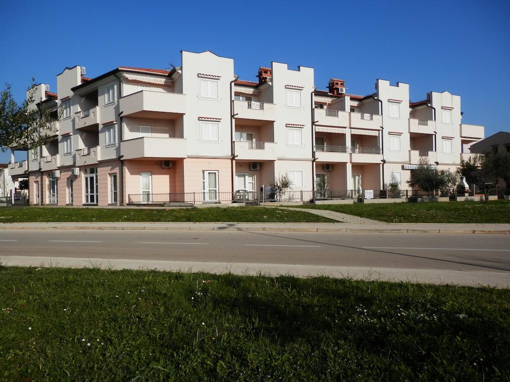 Apartments Nautica Novigrad Istria Exterior foto